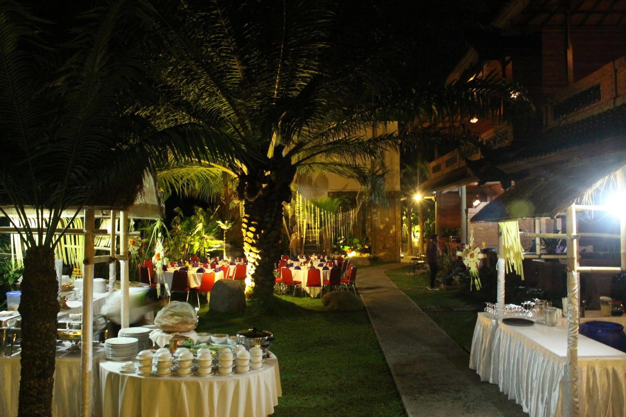The Grand Sunti Hotel BALI Buitenkant foto